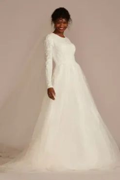 Lace Applique Tulle A-Line Modest Wedding Dress